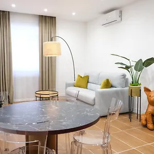 aroma-apartament-maschio-angioino-porto-di-napoli.hotels-amalfi.com/